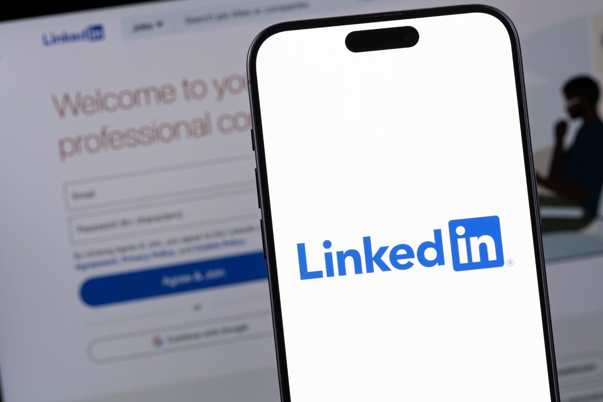 How do you filter users with overseas phone numbers on LinkedIn?