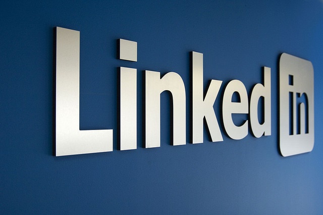 How do you filter users with overseas phone numbers on LinkedIn?